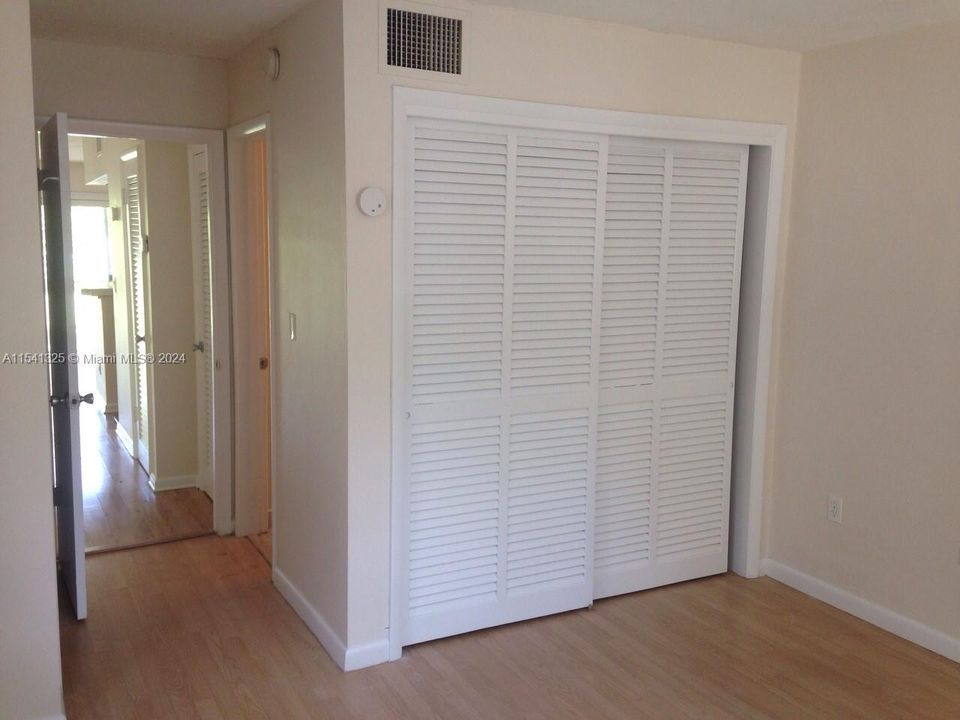 For Sale: $230,000 (1 beds, 1 baths, 635 Square Feet)