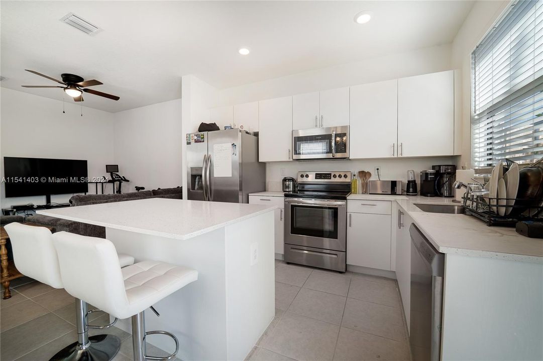 Recently Rented: $2,700 (3 beds, 3 baths, 1328 Square Feet)