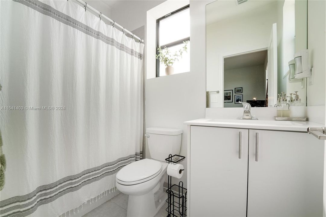 Recently Rented: $2,700 (3 beds, 3 baths, 1328 Square Feet)