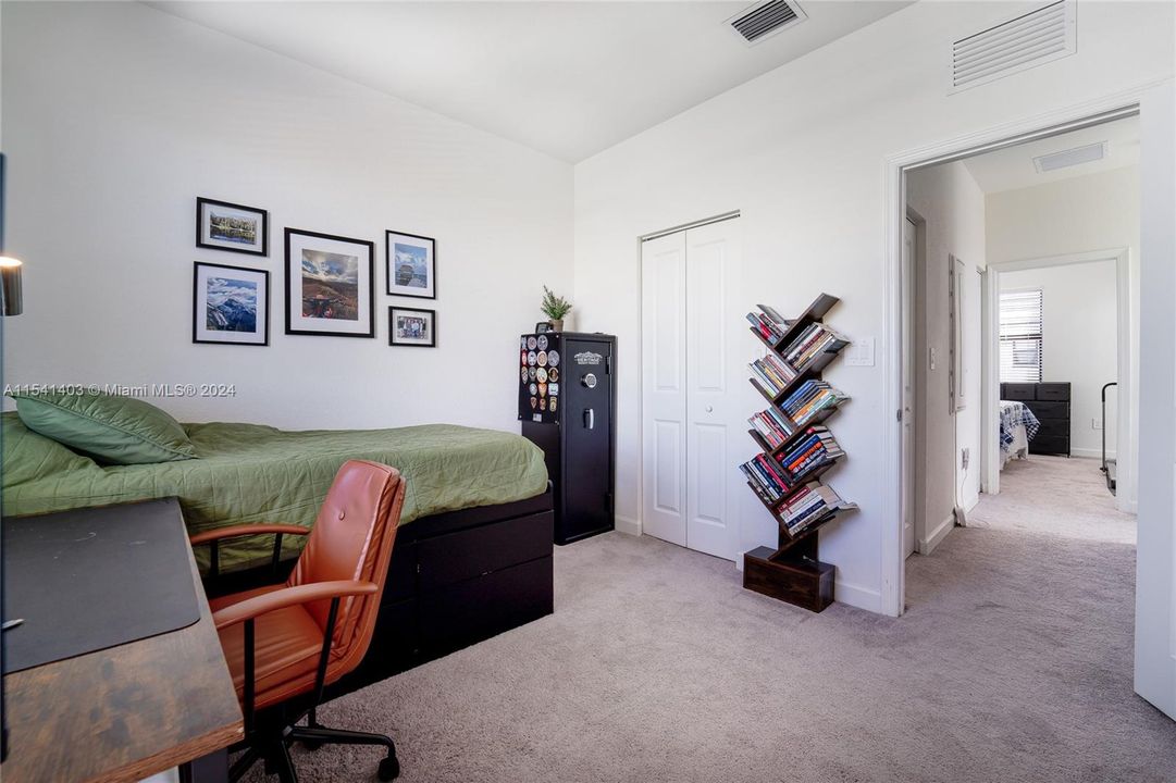 Recently Rented: $2,700 (3 beds, 3 baths, 1328 Square Feet)