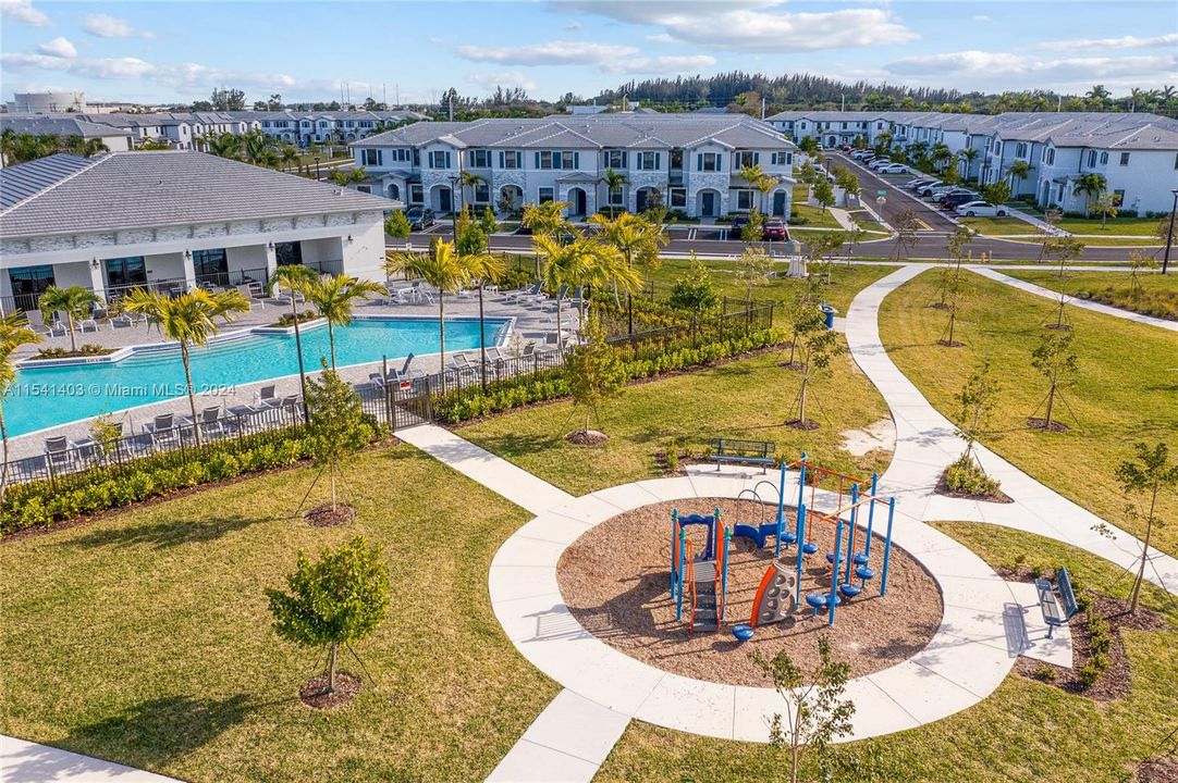 Recently Rented: $2,700 (3 beds, 3 baths, 1328 Square Feet)