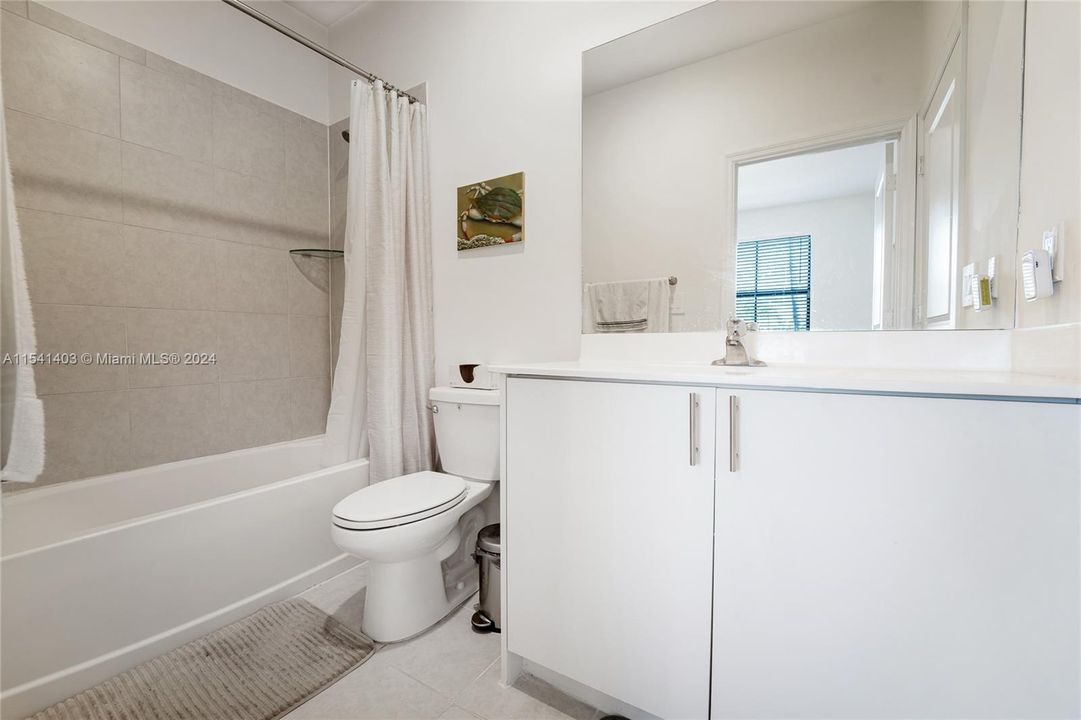 Recently Rented: $2,700 (3 beds, 3 baths, 1328 Square Feet)