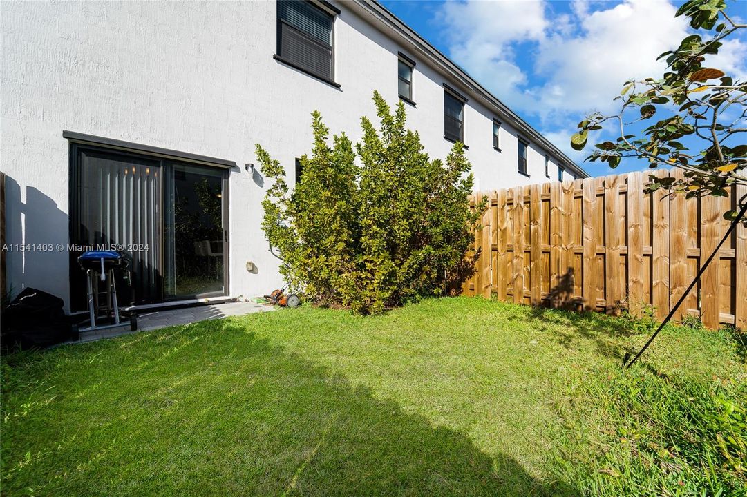 Recently Rented: $2,700 (3 beds, 3 baths, 1328 Square Feet)