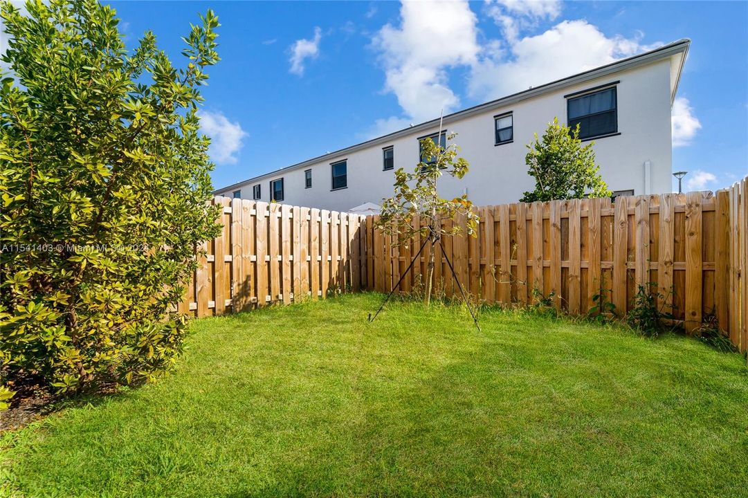 Recently Rented: $2,700 (3 beds, 3 baths, 1328 Square Feet)