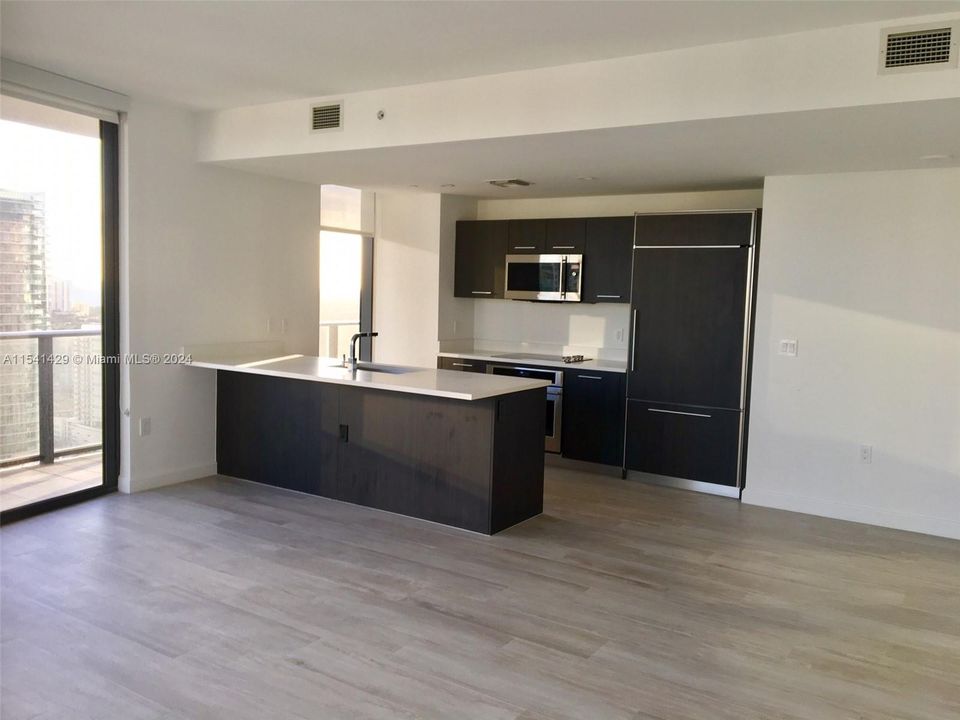 Recently Rented: $6,500 (2 beds, 2 baths, 1121 Square Feet)