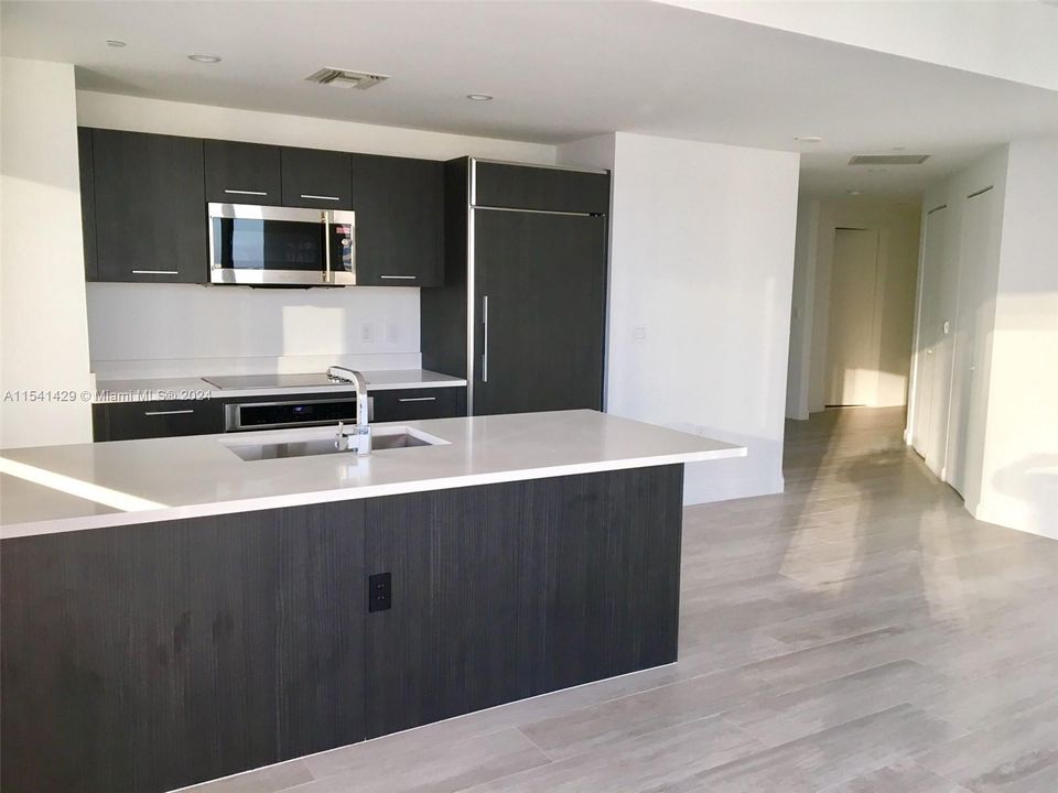 Recently Rented: $6,500 (2 beds, 2 baths, 1121 Square Feet)