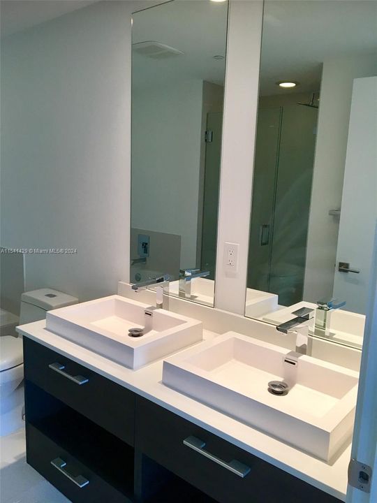 Recently Rented: $6,500 (2 beds, 2 baths, 1121 Square Feet)