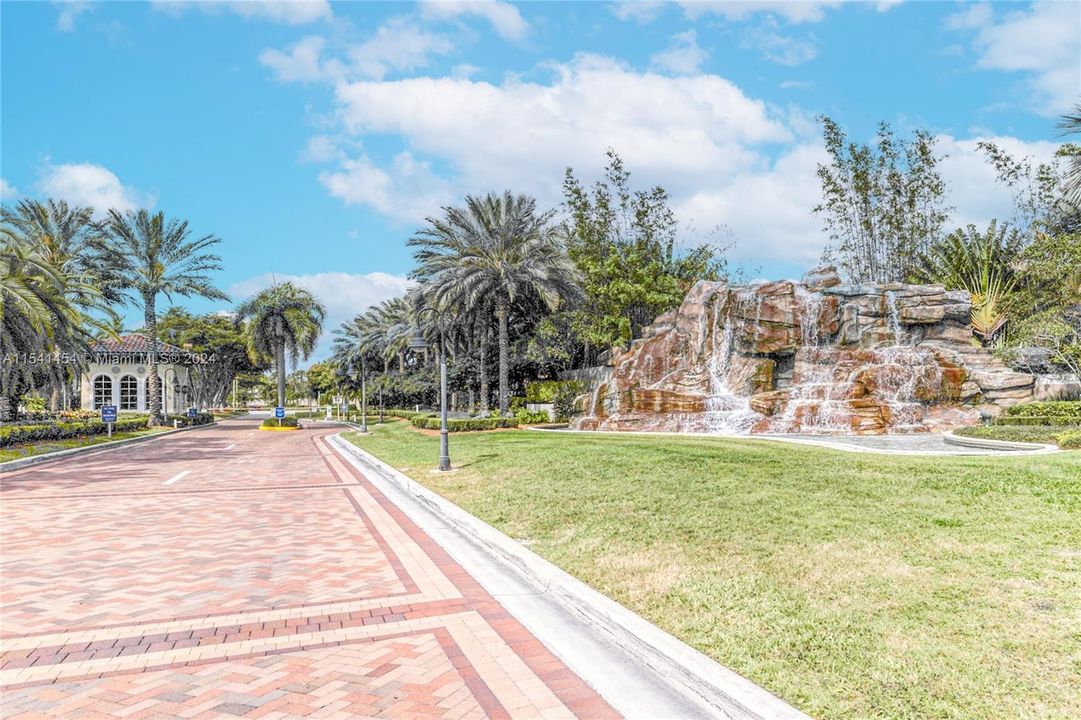 Recently Sold: $1,150,000 (3 beds, 3 baths, 2372 Square Feet)