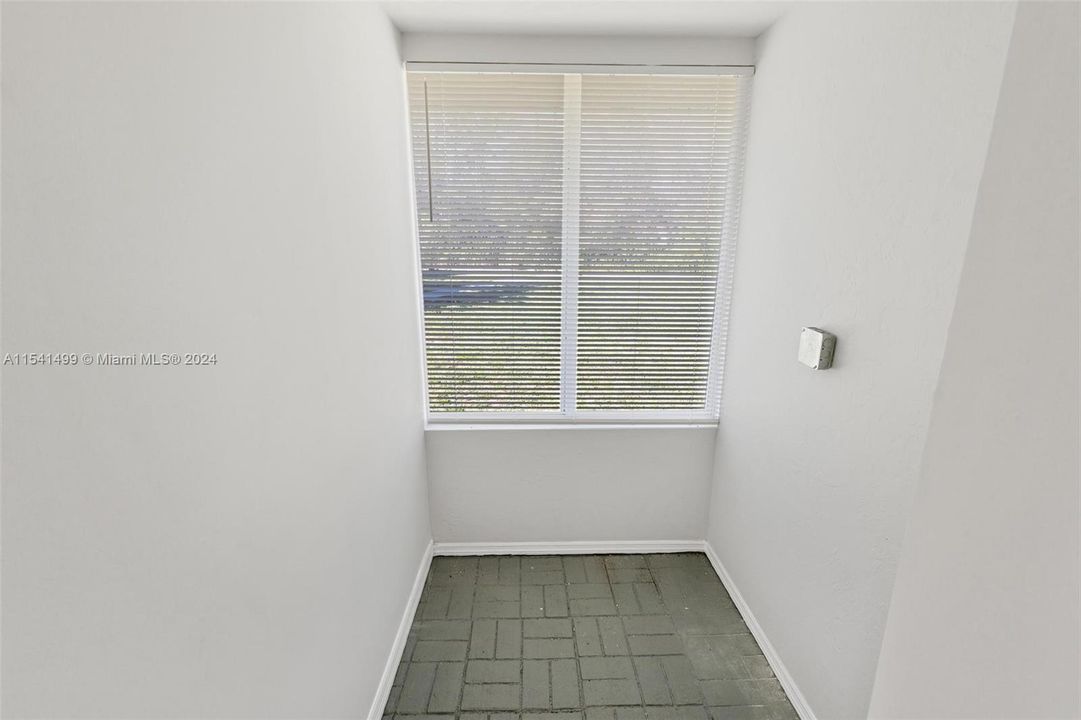 Recently Rented: $1,350 (1 beds, 1 baths, 816 Square Feet)