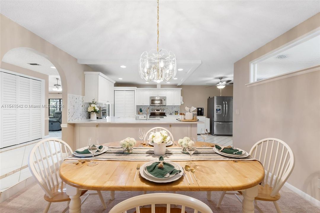 Vendido Recientemente: $970,000 (3 camas, 3 baños, 2771 Pies cuadrados)