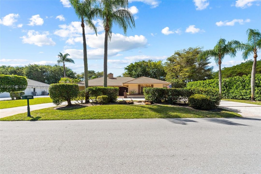Vendido Recientemente: $970,000 (3 camas, 3 baños, 2771 Pies cuadrados)