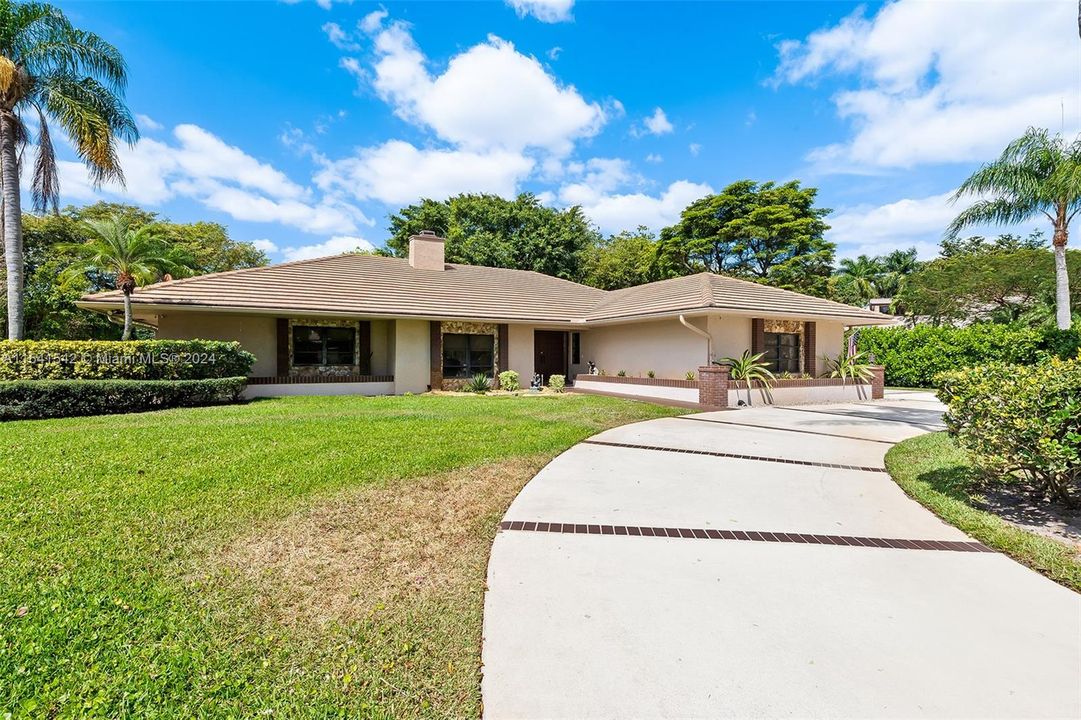 Vendido Recientemente: $970,000 (3 camas, 3 baños, 2771 Pies cuadrados)