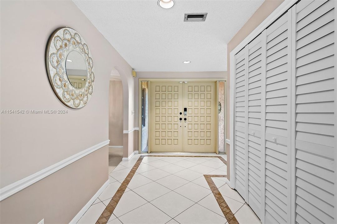Vendido Recientemente: $970,000 (3 camas, 3 baños, 2771 Pies cuadrados)