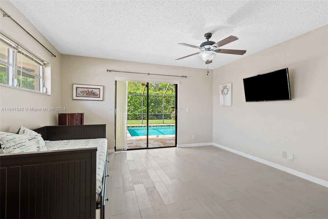 Vendido Recientemente: $970,000 (3 camas, 3 baños, 2771 Pies cuadrados)