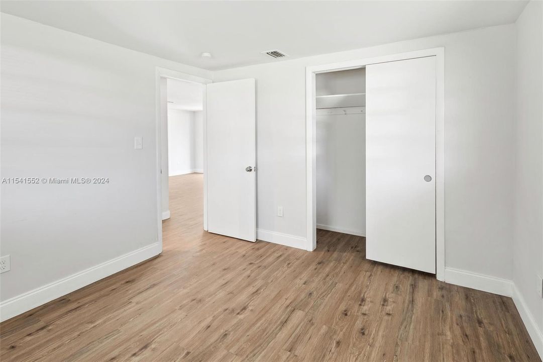 For Rent: $1,750 (2 beds, 1 baths, 996 Square Feet)