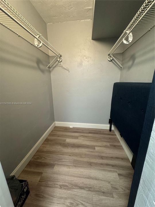 Recently Sold: $165,000 (1 beds, 1 baths, 960 Square Feet)