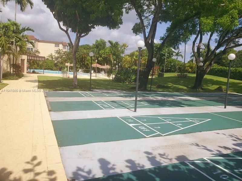 Recently Sold: $165,000 (1 beds, 1 baths, 960 Square Feet)