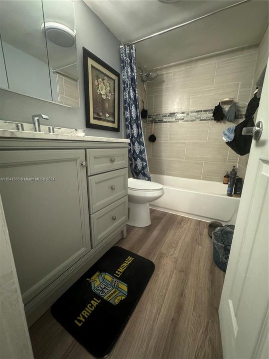 Recently Sold: $165,000 (1 beds, 1 baths, 960 Square Feet)