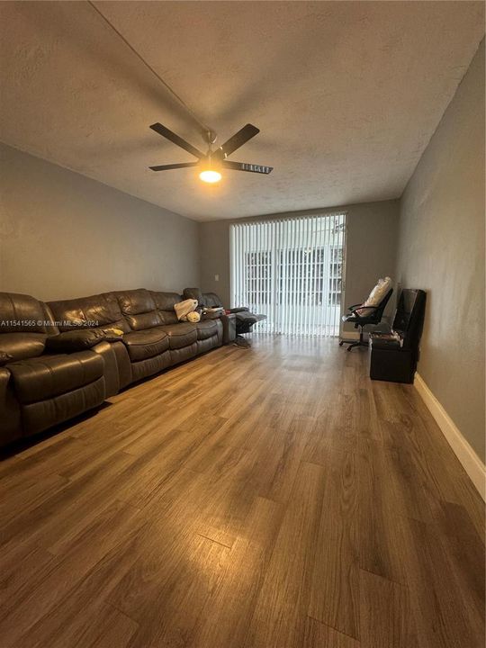 Recently Sold: $165,000 (1 beds, 1 baths, 960 Square Feet)