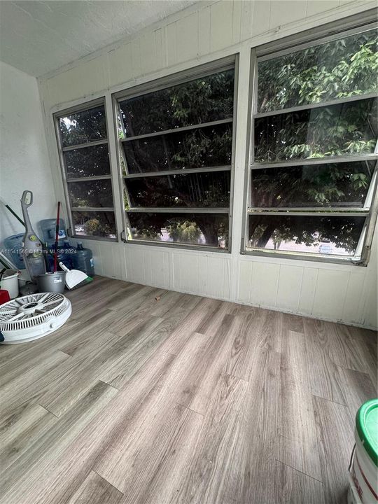 Recently Sold: $165,000 (1 beds, 1 baths, 960 Square Feet)