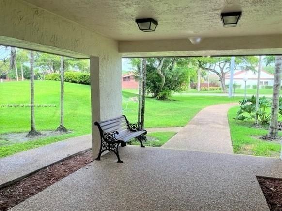 Recently Sold: $165,000 (1 beds, 1 baths, 960 Square Feet)