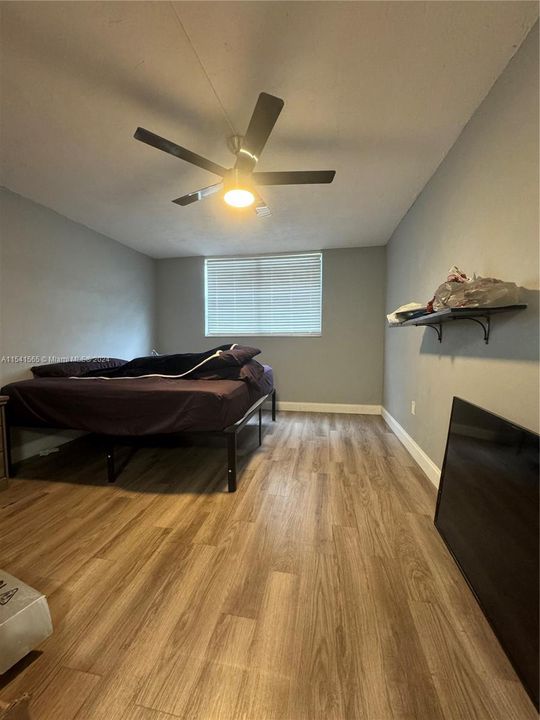 Recently Sold: $165,000 (1 beds, 1 baths, 960 Square Feet)