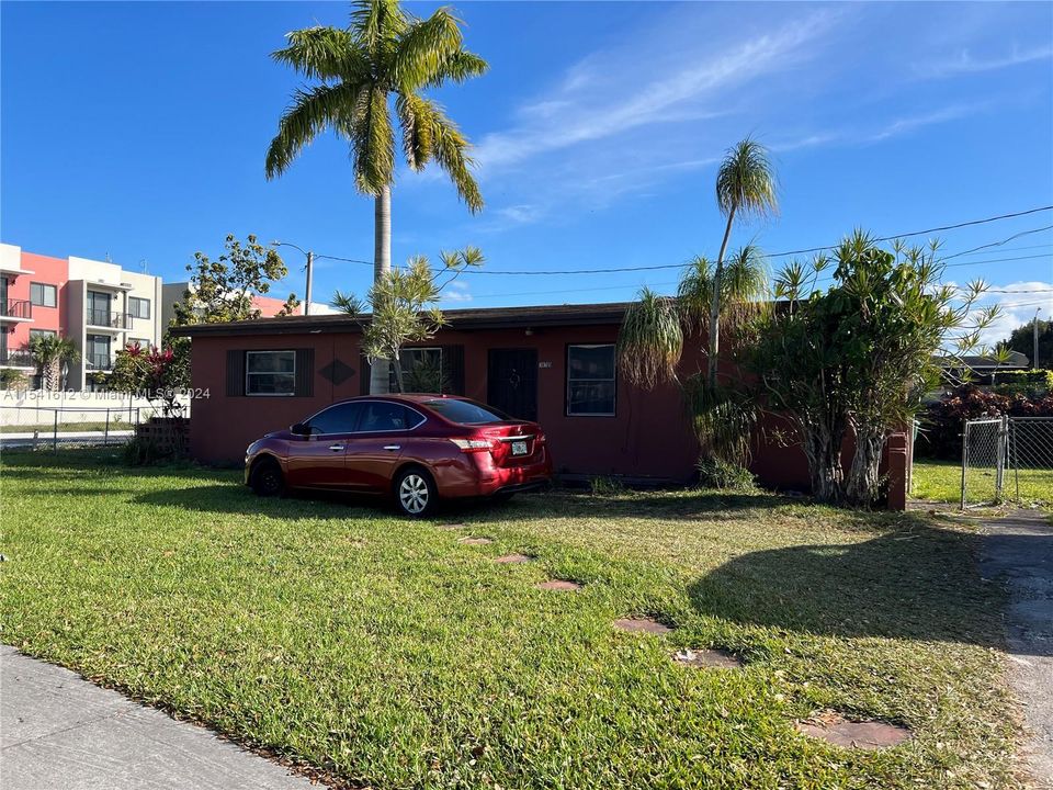 Recently Sold: $350,000 (3 beds, 1 baths, 792 Square Feet)