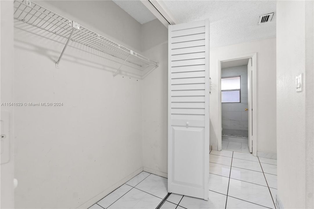 Active With Contract: $160,000 (1 beds, 1 baths, 790 Square Feet)