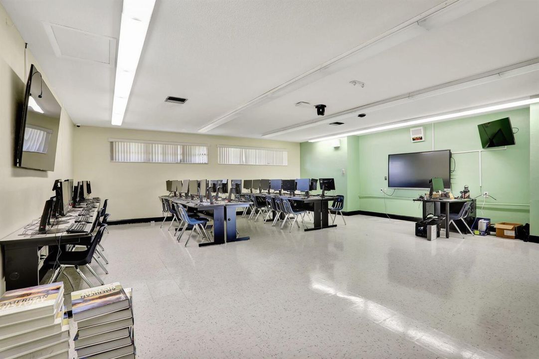 S Building Classroom2 - Copy