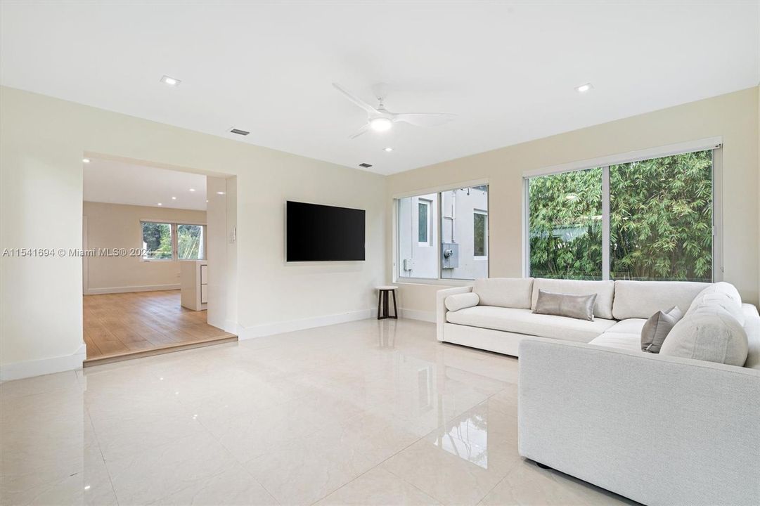 Active With Contract: $899,000 (3 beds, 2 baths, 1403 Square Feet)