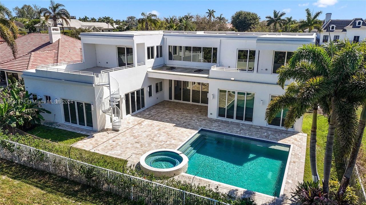 En Venta: $4,595,000 (6 camas, 7 baños, 8432 Pies cuadrados)