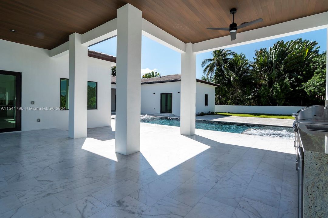 For Sale: $3,950,000 (5 beds, 6 baths, 6446 Square Feet)