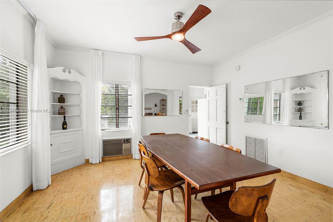 Recently Sold: $2,950,000 (3 beds, 2 baths, 2269 Square Feet)
