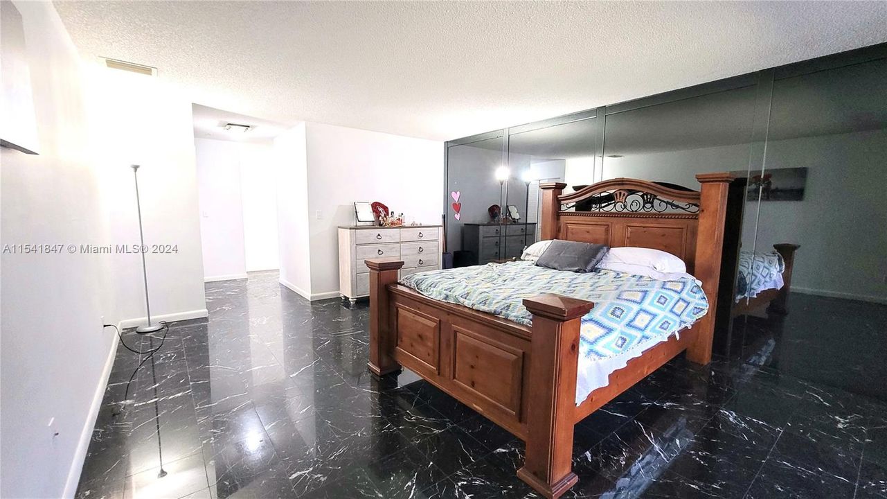 En Venta: $458,400 (2 camas, 2 baños, 1490 Pies cuadrados)