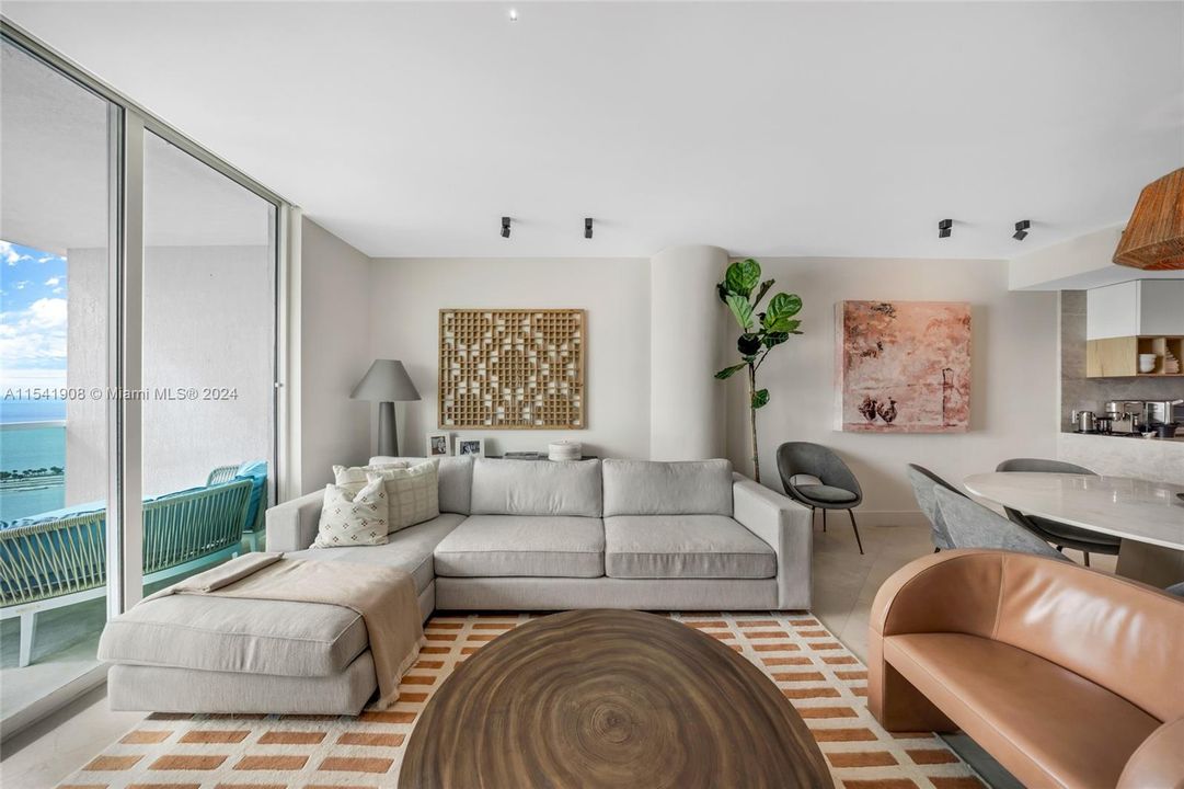 Active With Contract: $1,850,000 (3 beds, 3 baths, 1762 Square Feet)