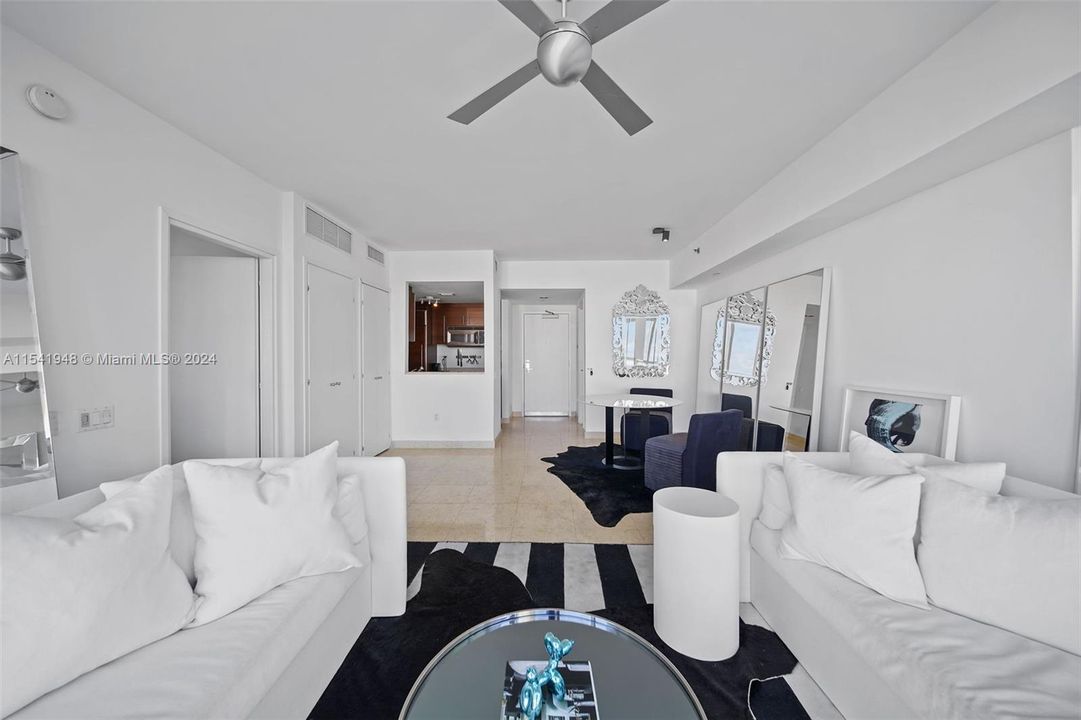 For Sale: $825,000 (1 beds, 1 baths, 851 Square Feet)