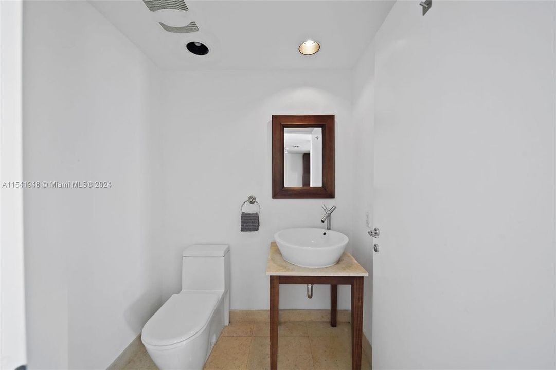 待售: $825,000 (1 贝兹, 1 浴室, 851 平方英尺)