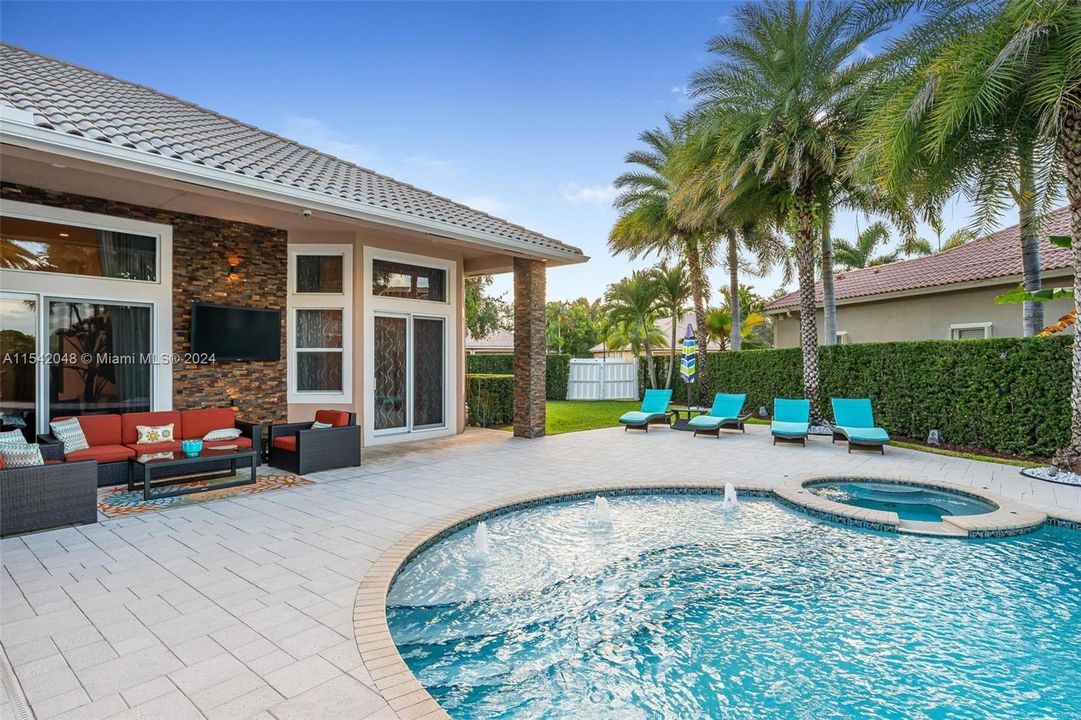 Recently Sold: $1,950,000 (5 beds, 3 baths, 3109 Square Feet)