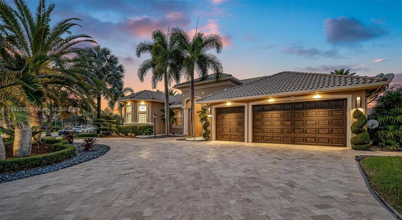 Recently Sold: $1,950,000 (5 beds, 3 baths, 3109 Square Feet)