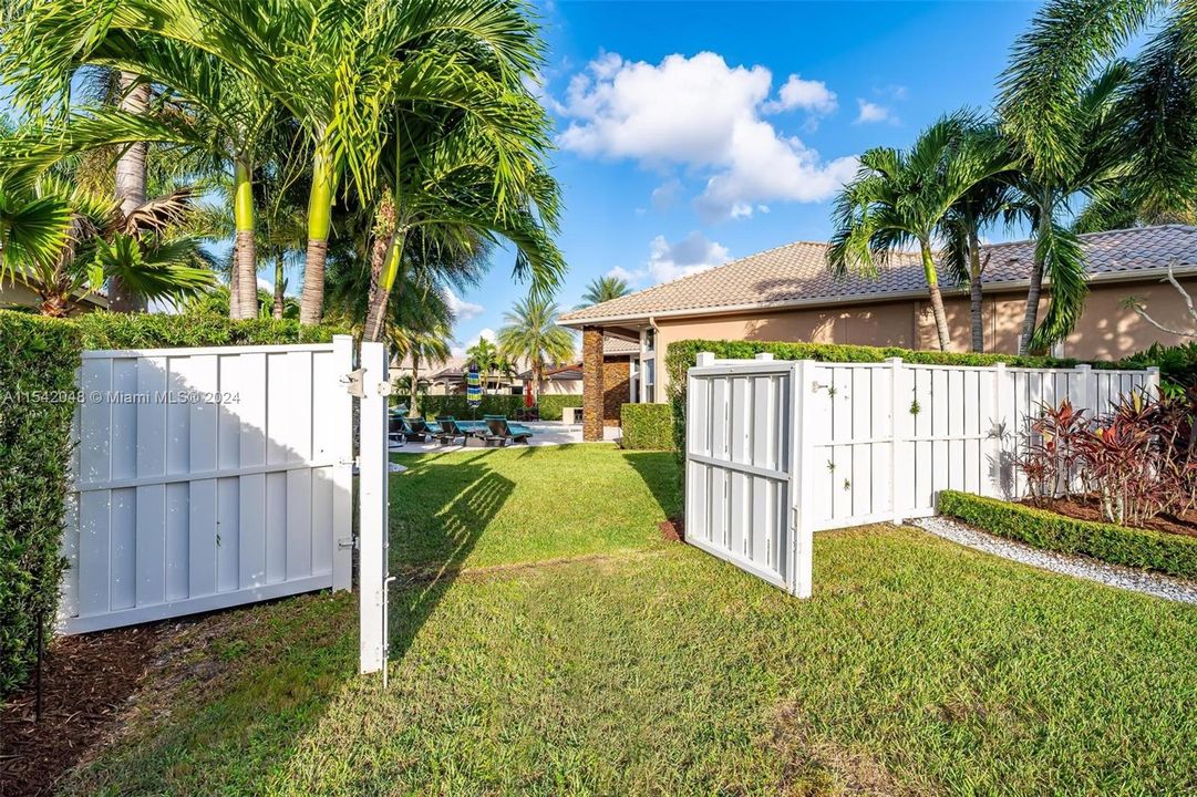 Active With Contract: $1,950,000 (5 beds, 3 baths, 3109 Square Feet)