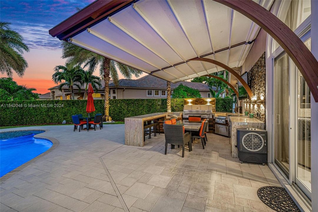 Recently Sold: $1,950,000 (5 beds, 3 baths, 3109 Square Feet)