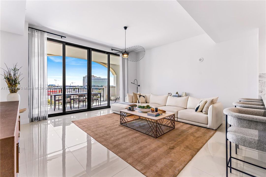 Recently Sold: $1,445,000 (2 beds, 2 baths, 1405 Square Feet)