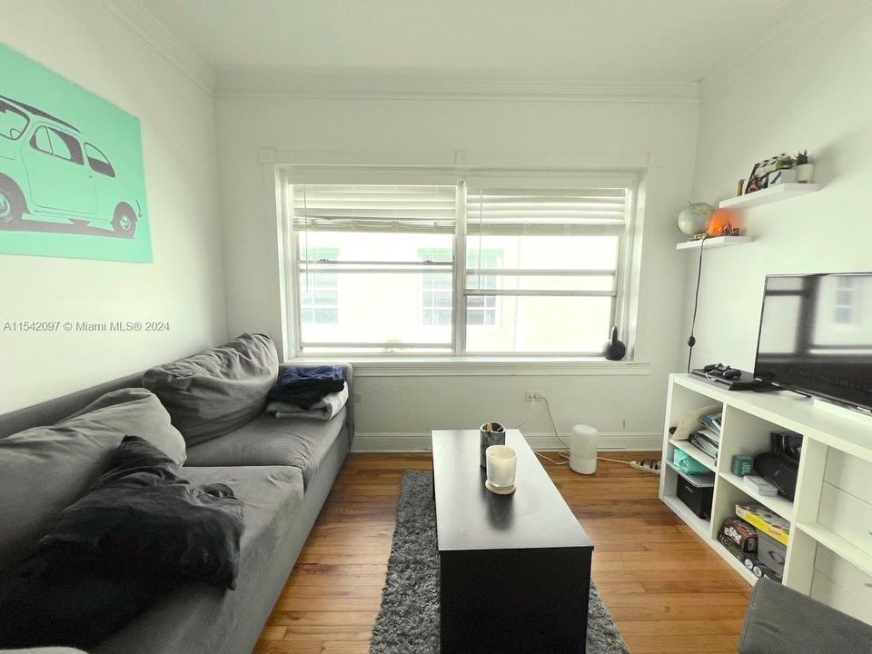 For Sale: $225,000 (1 beds, 1 baths, 428 Square Feet)