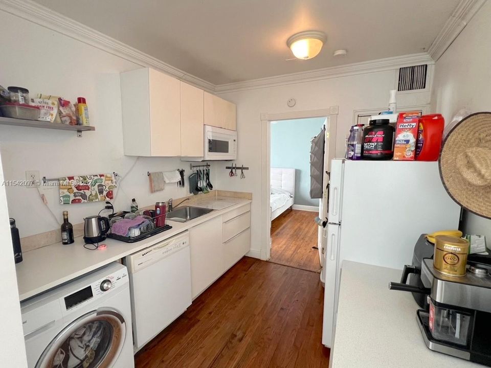 For Sale: $225,000 (1 beds, 1 baths, 428 Square Feet)
