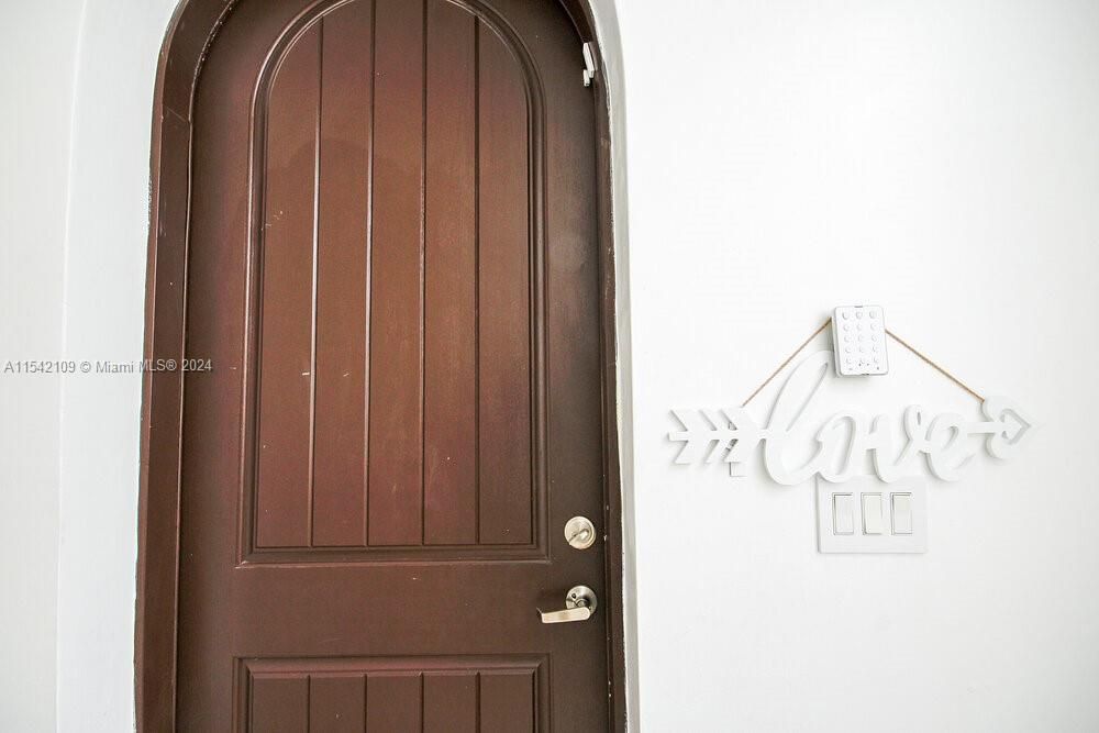 Recently Rented: $6,000 (3 beds, 3 baths, 2500 Square Feet)