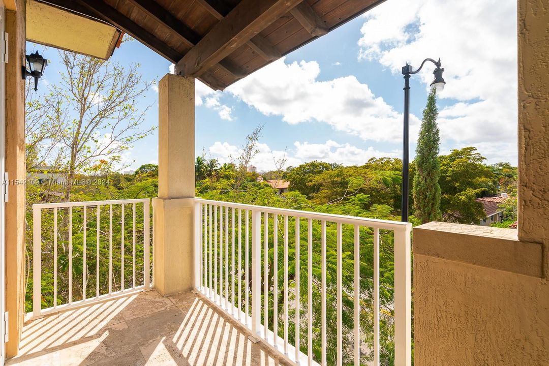 Recently Rented: $6,000 (3 beds, 3 baths, 2500 Square Feet)