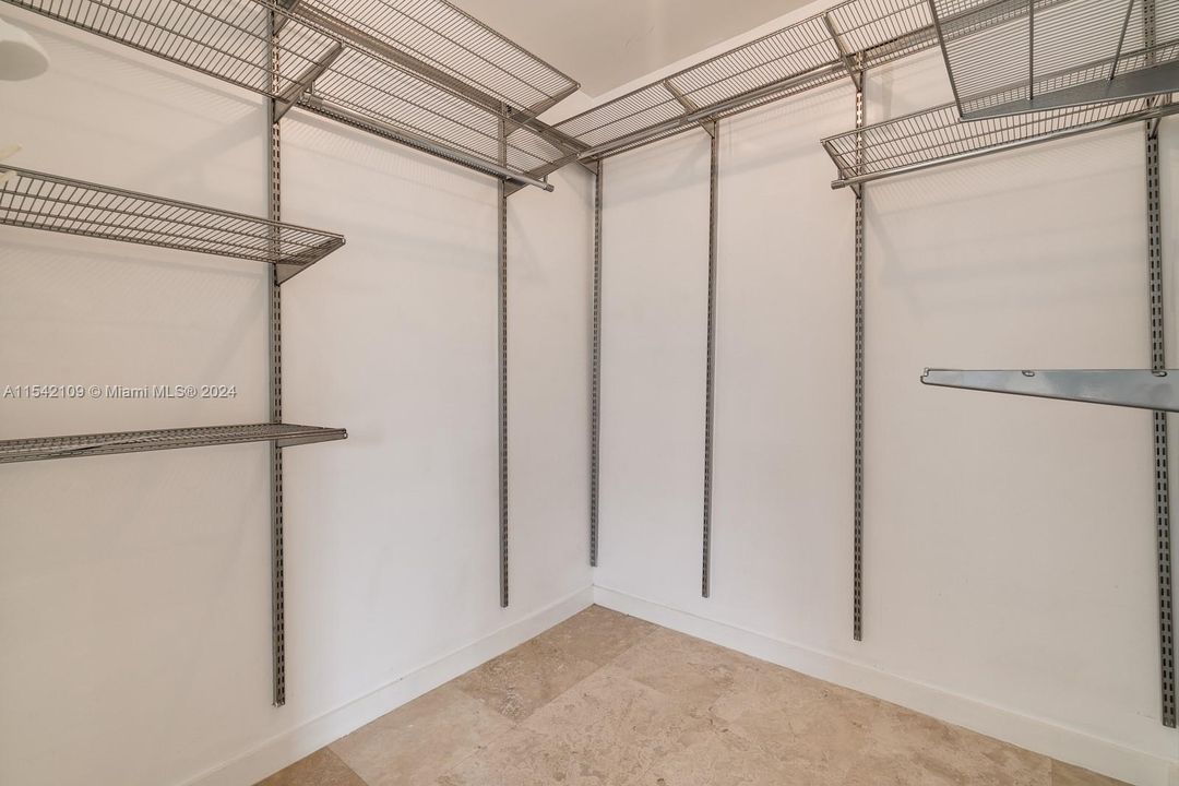 Recently Rented: $6,000 (3 beds, 3 baths, 2500 Square Feet)