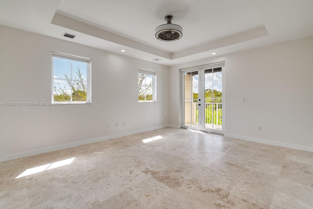 Recently Rented: $6,000 (3 beds, 3 baths, 2500 Square Feet)