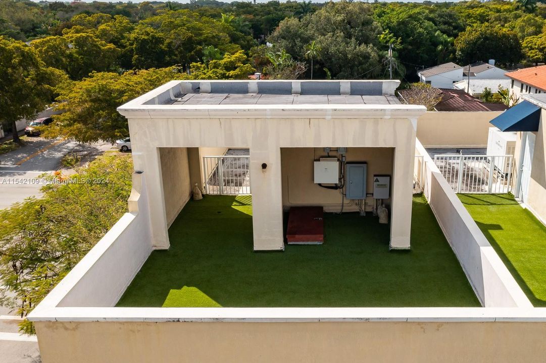 Recently Rented: $6,000 (3 beds, 3 baths, 2500 Square Feet)