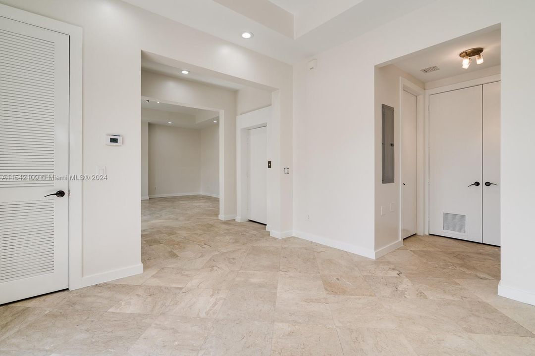 Recently Rented: $6,000 (3 beds, 3 baths, 2500 Square Feet)